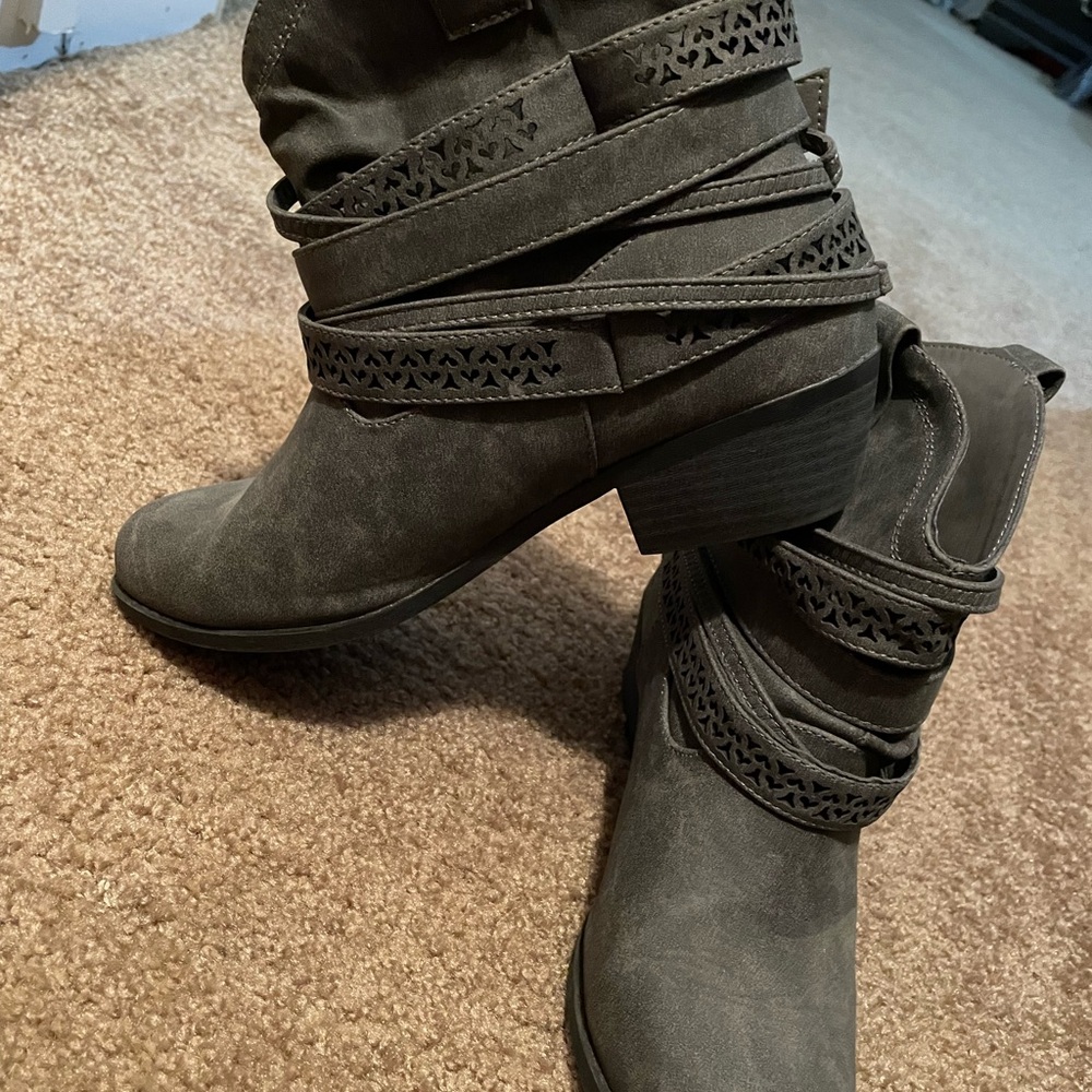 Nice pair of 8 1/2 sized boots